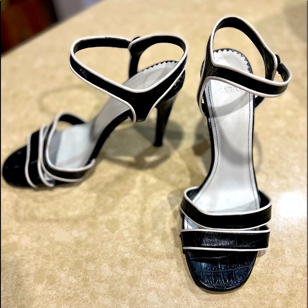 Beautiful & Comfortable Zara strappy sandal